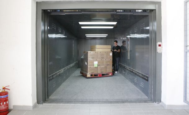 commercial elevators manufacturers